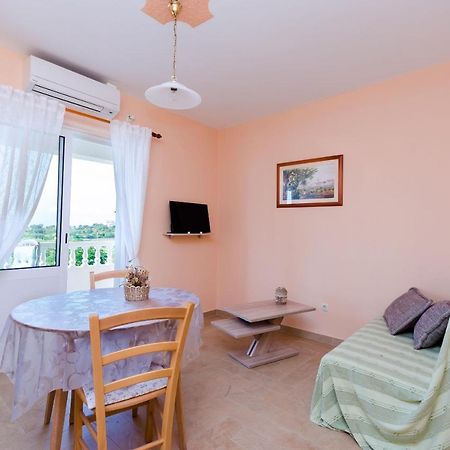 Apartments Marijana Banjol エクステリア 写真